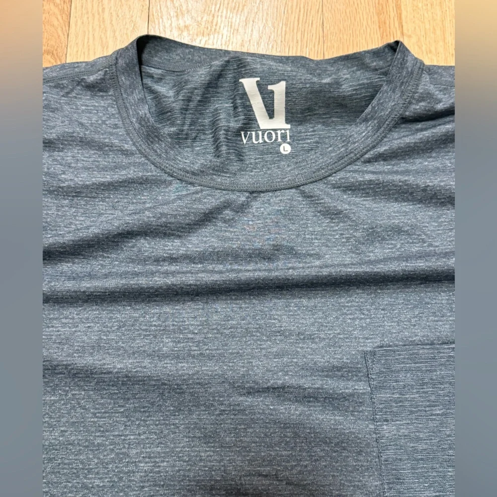 Vuori Tradewind Performance Tee - Picture 2 of 4